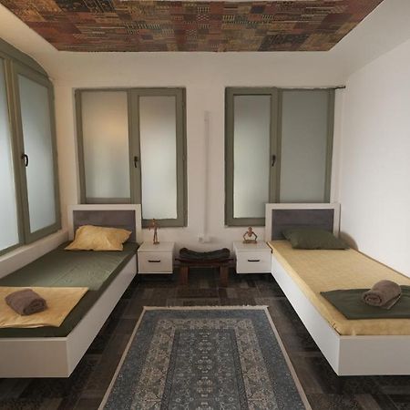 Hostel Dera Prishtinë Ngoại thất bức ảnh