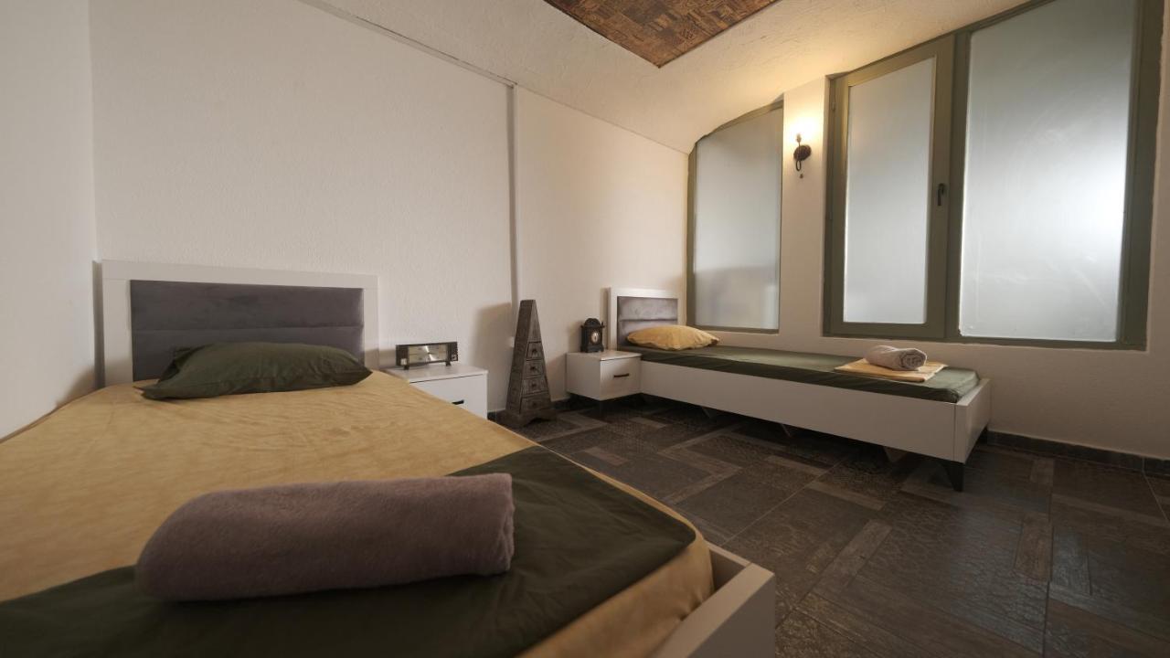 Hostel Dera Prishtinë Ngoại thất bức ảnh
