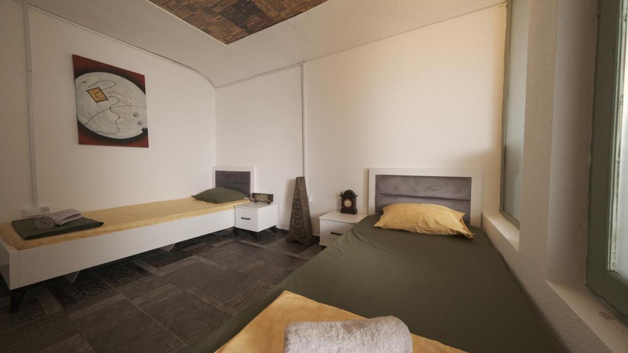 Hostel Dera Prishtinë Ngoại thất bức ảnh