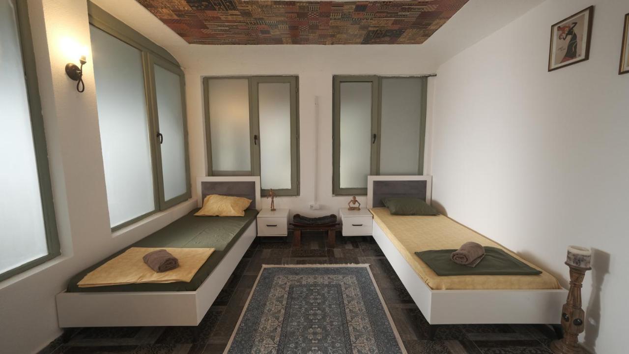Hostel Dera Prishtinë Ngoại thất bức ảnh