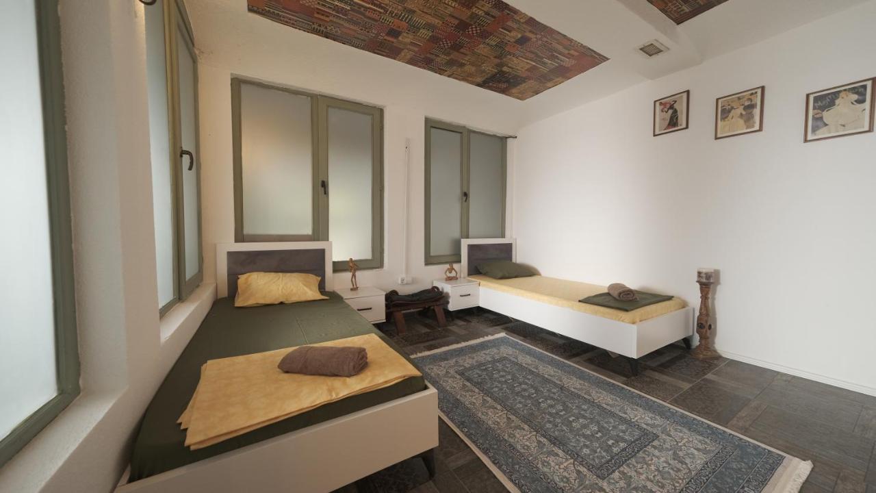 Hostel Dera Prishtinë Ngoại thất bức ảnh